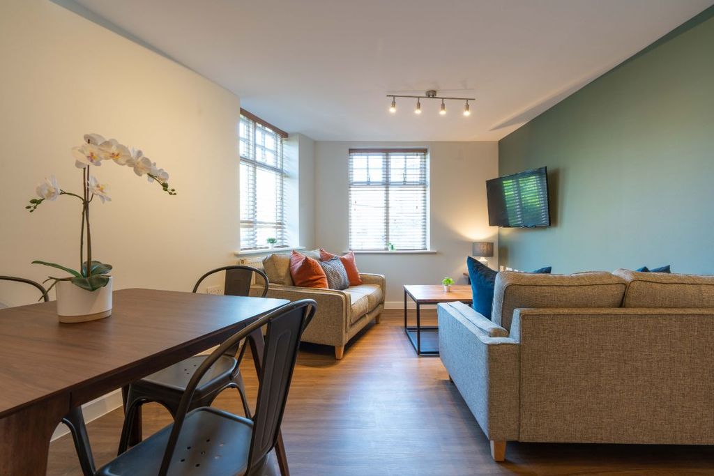Property photo 1 of 11 Syf10 - Living Area