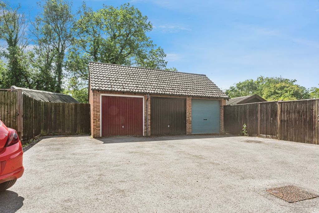 Property photo 2 of 17 Photo