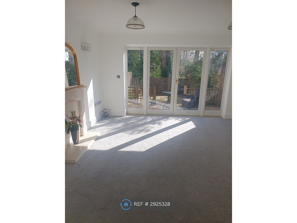 Property photo 1 of 6 Large Patio Doors From Lounge To Garden
