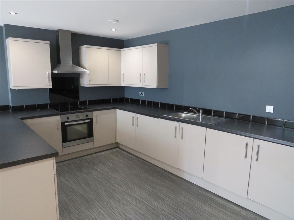 Property photo 2 of 9 Kitchen