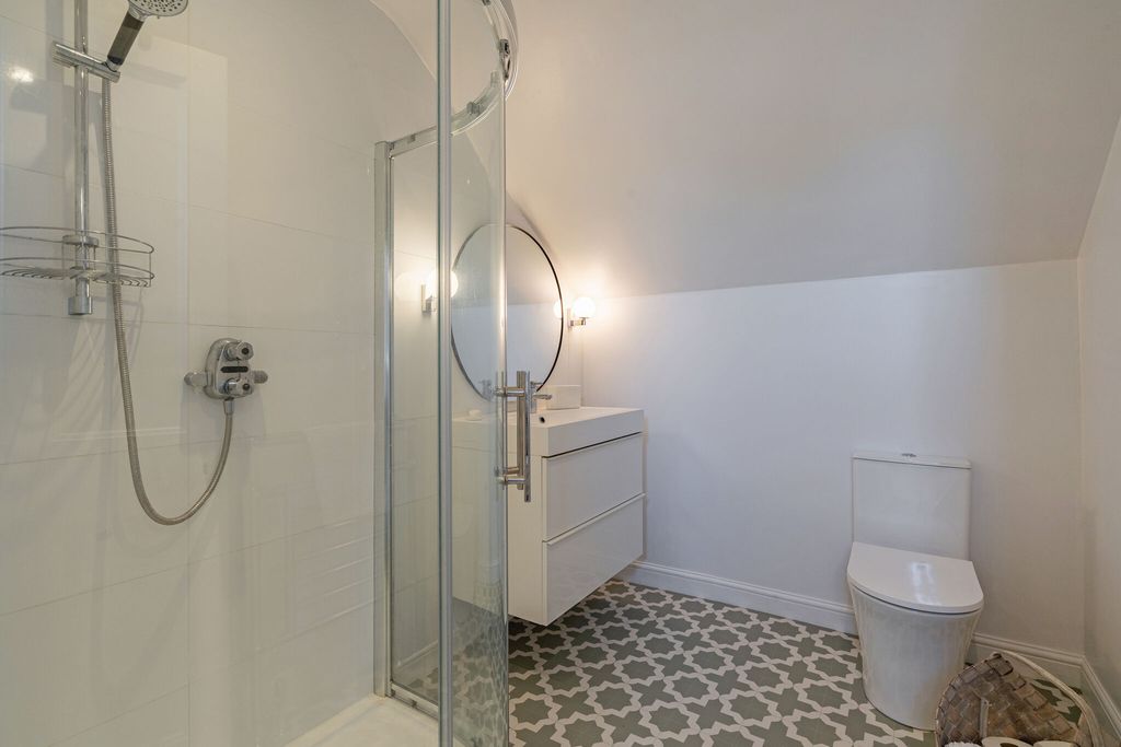 Additional image 25 of 5 bed detached house for saleNetley Street, Farnborough GU14