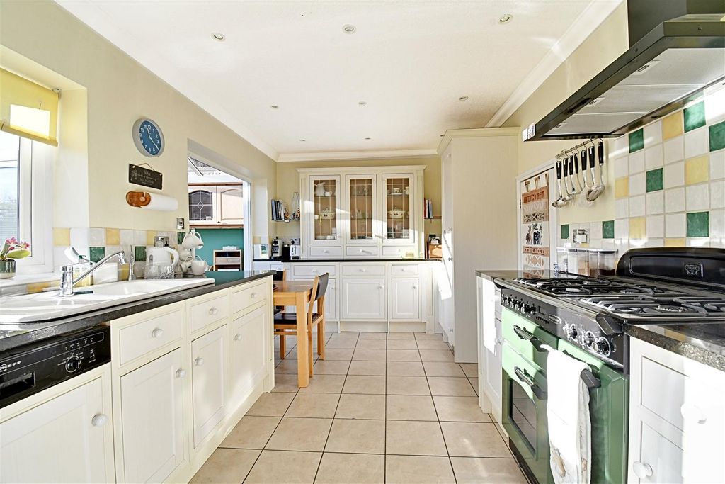 Property photo 2 of 35 Kitchen 4.Jpg