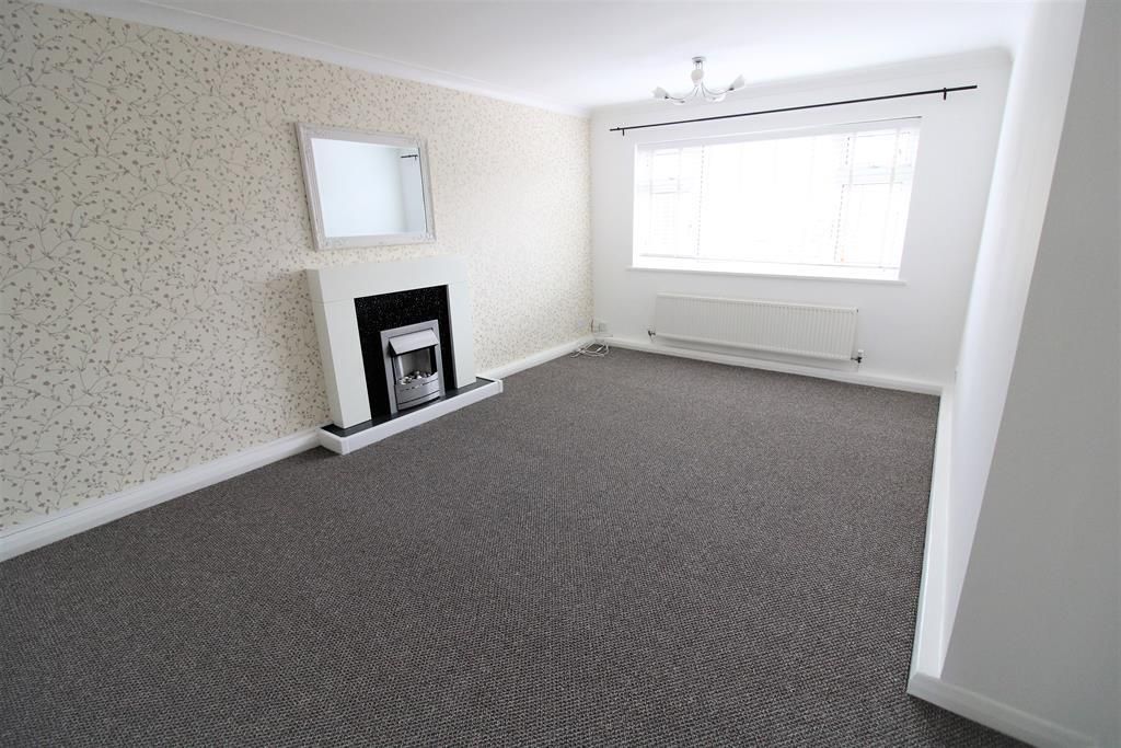 Property photo 2 of 8 Lounge