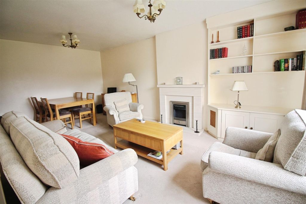 Property photo 3 of 15 Lounge/Dining Room