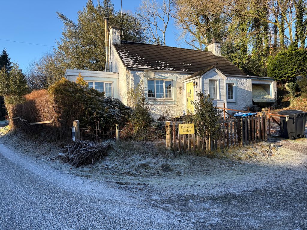 Property photo 1 of 9 Front 