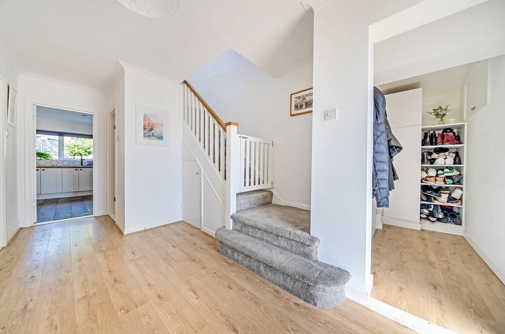 Property photo 3 of 19 1355970-12-68cd6c...