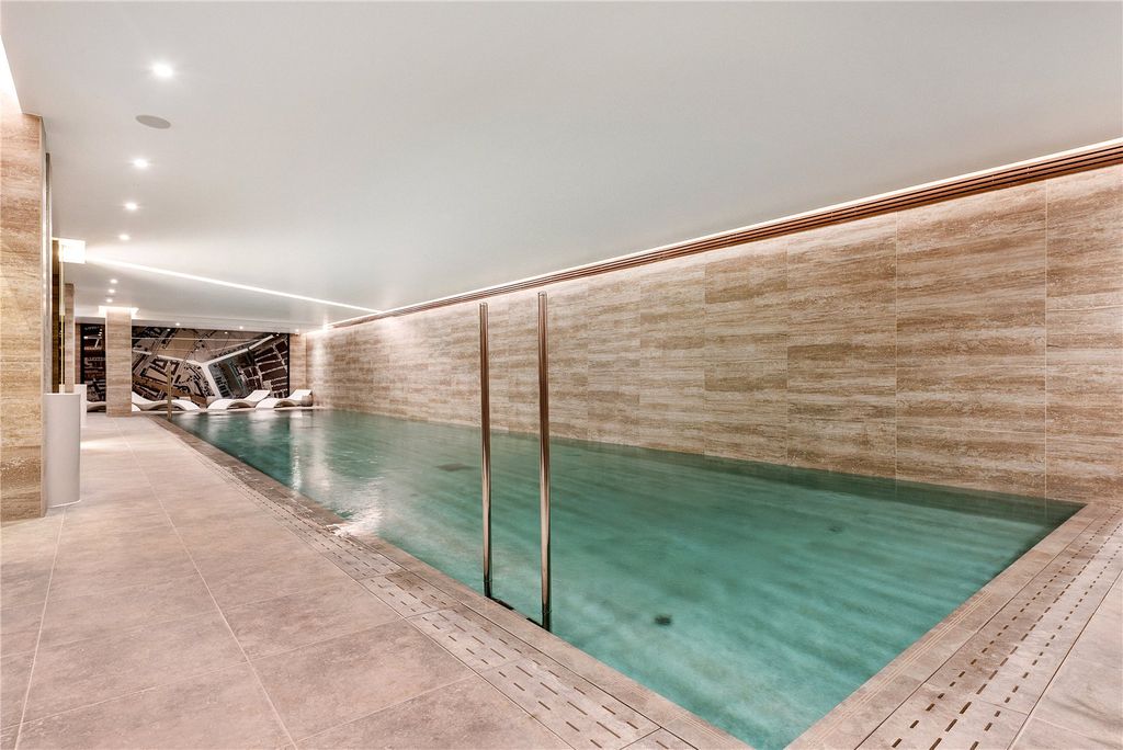 Property photo 3 of 20 Swimming Pool