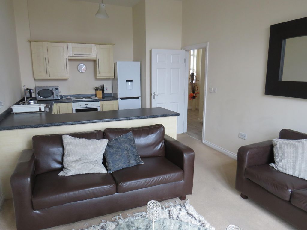 Property photo 3 of 10 Living Room