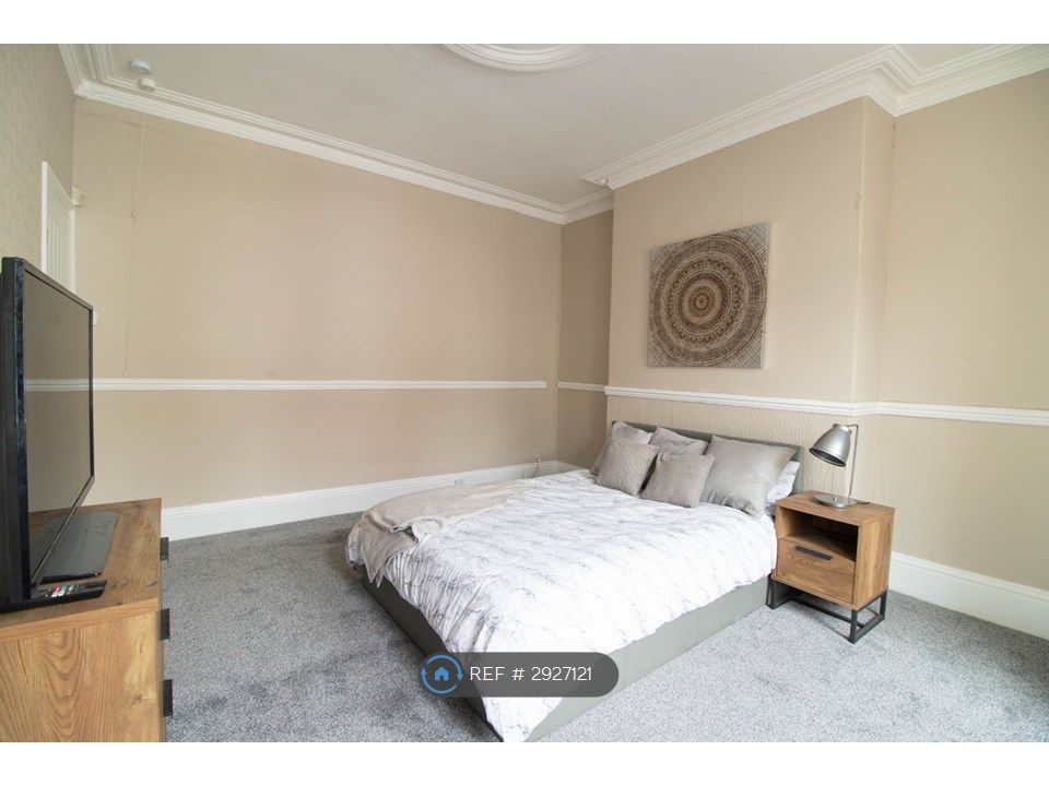 Property photo 1 of 12 Room 1