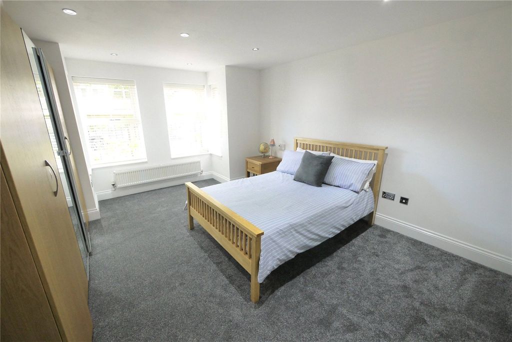 Property photo 3 of 8 Picture No. 02