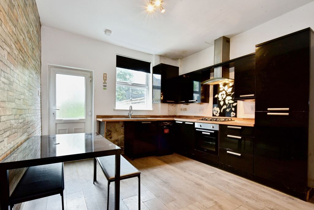 Property photo 2 of 17 Pbox-Img.Jpg