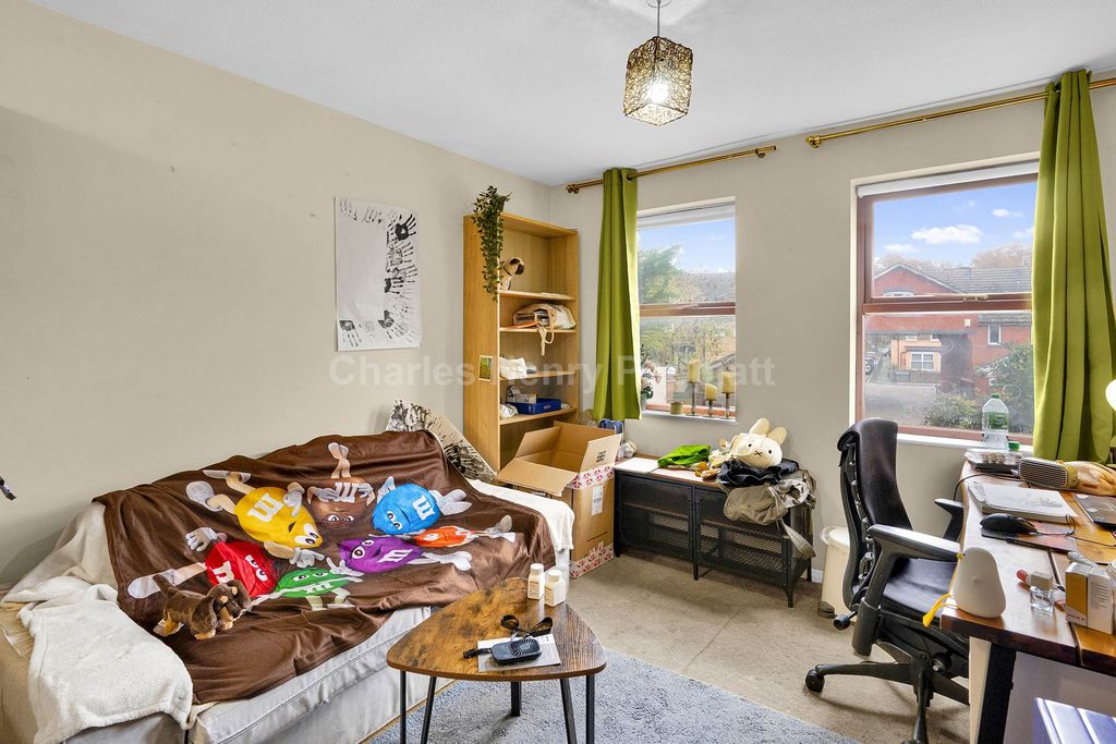 Property photo 2 of 8