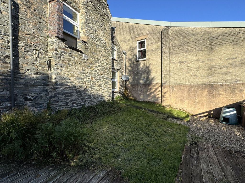 Property photo 2 of 22 Picture No. 21