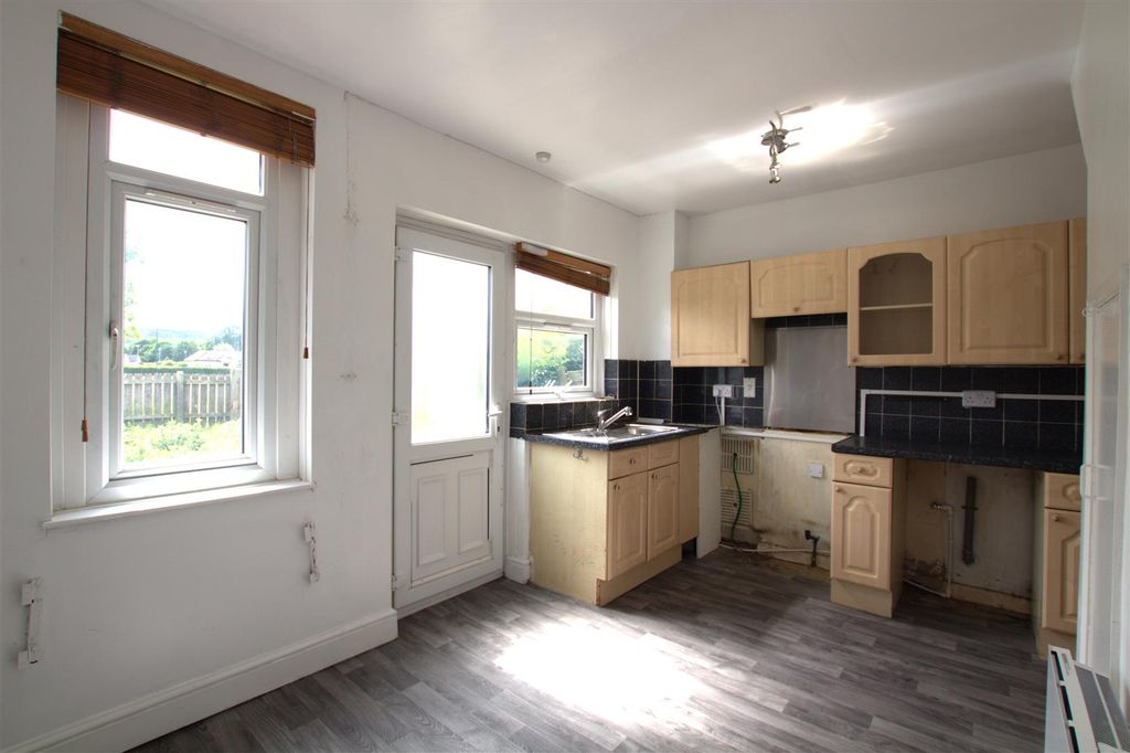 Property photo 3 of 9 Kitchen.Jpg