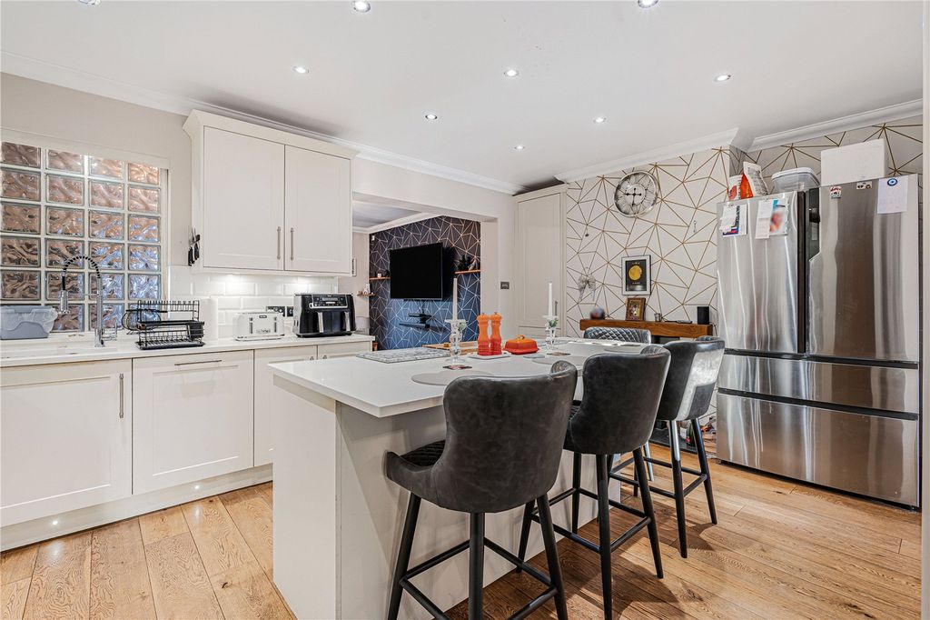 Property photo 3 of 23 Picture No. 12