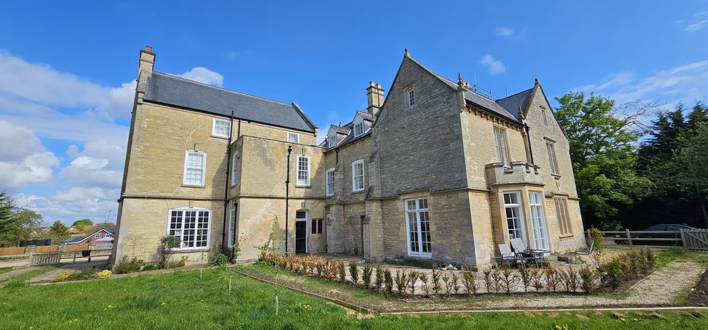 Property photo 1 of 38 1000044715.Jpg