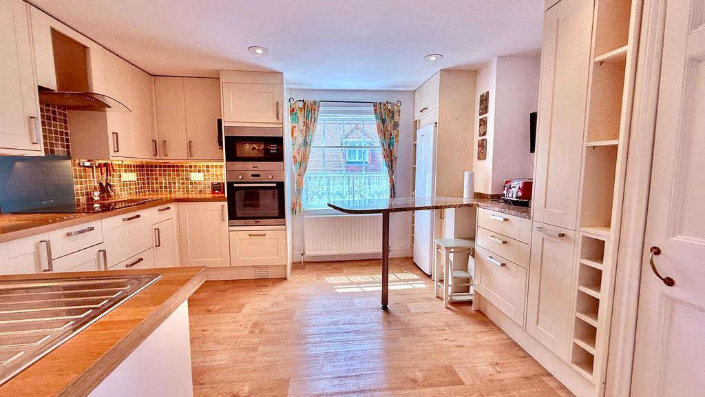 Property photo 3 of 24