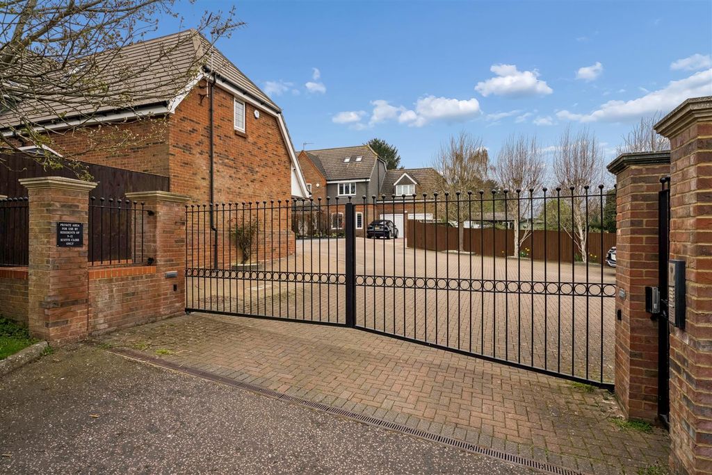 Property photo 3 of 25 Gated Entrance