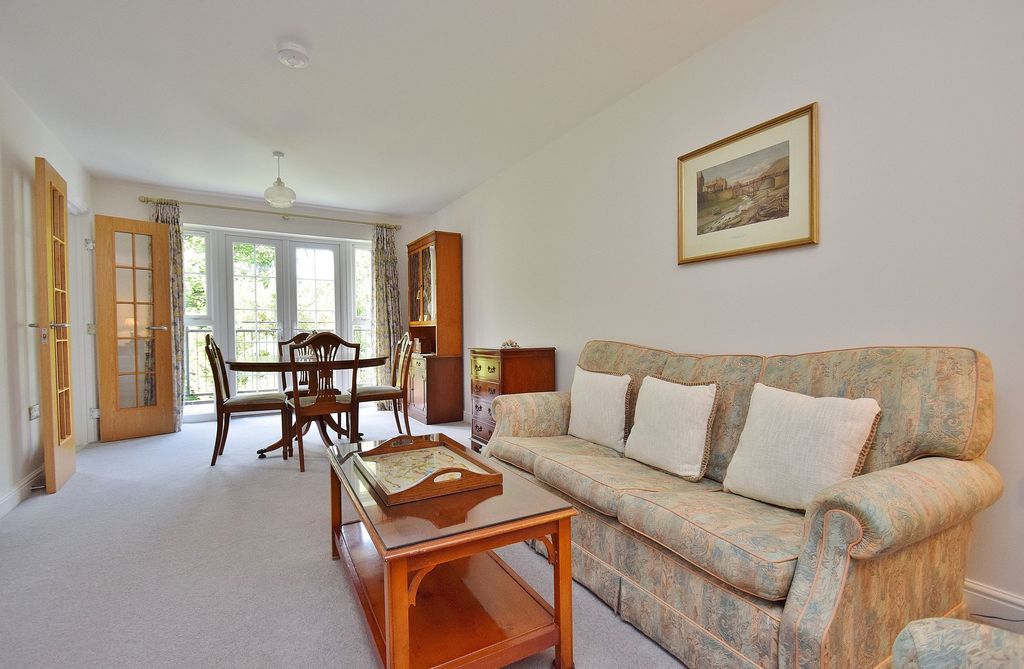 Property photo 2 of 11