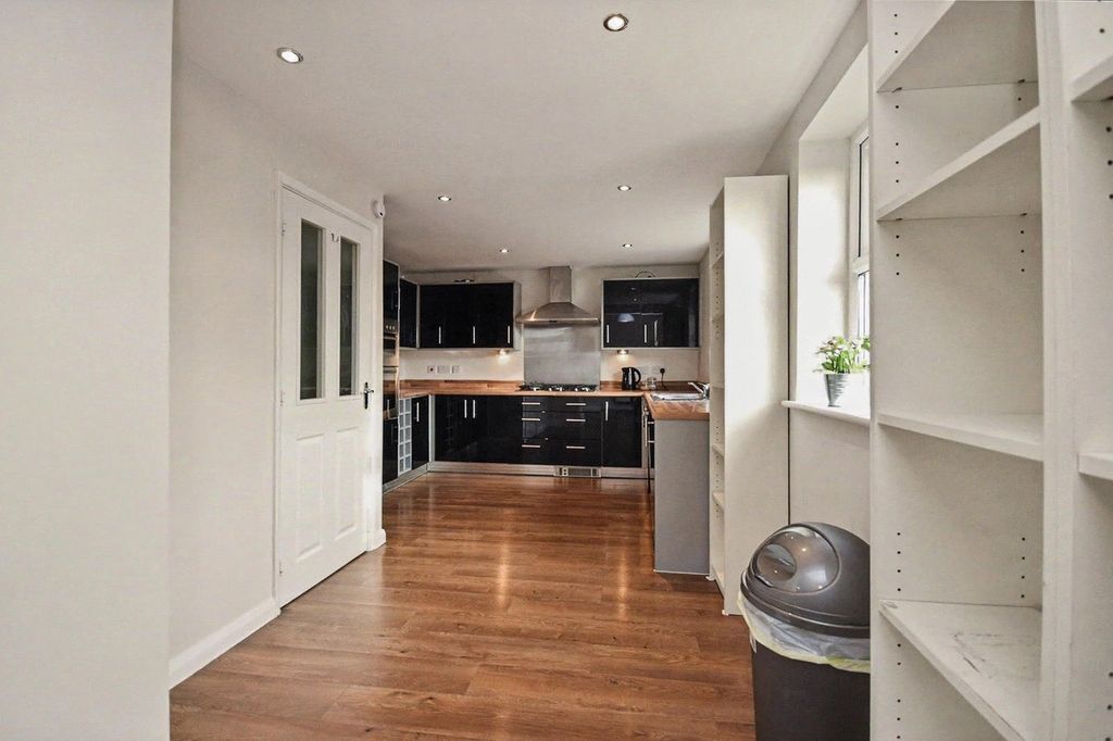Property photo 3 of 21 Dining Kitchen