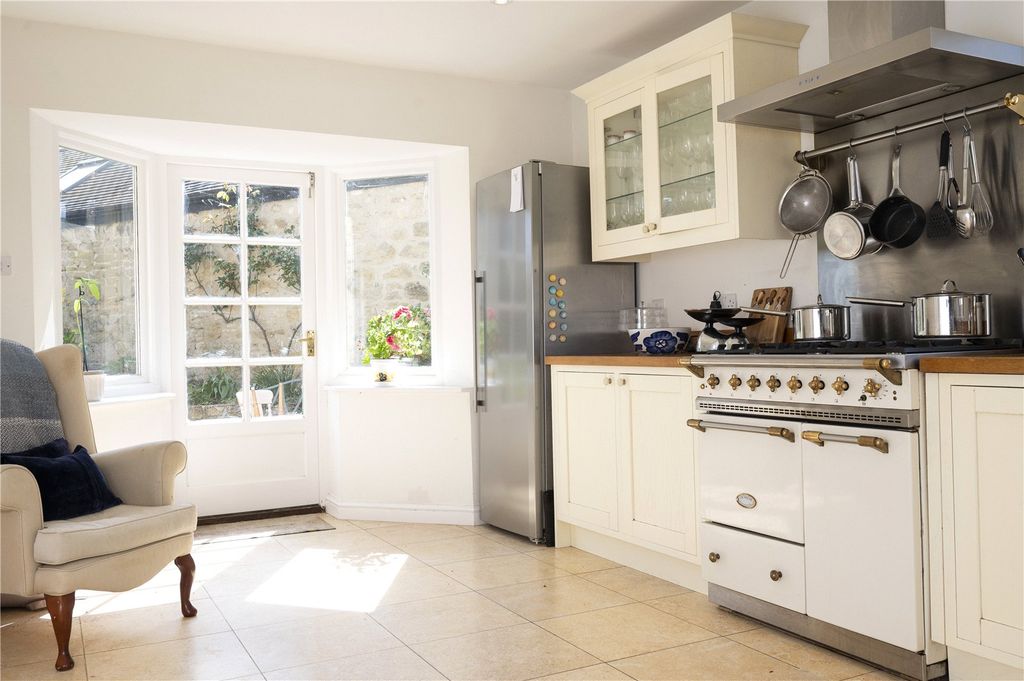 Property photo 2 of 17 Kitchen