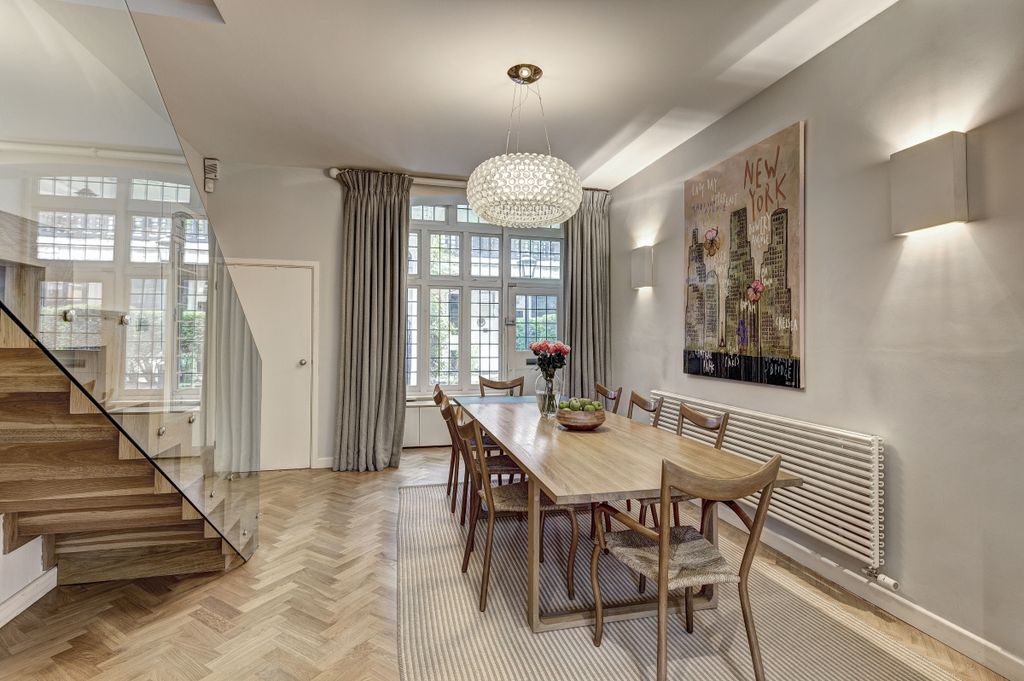 Property photo 3 of 11 Dining Area