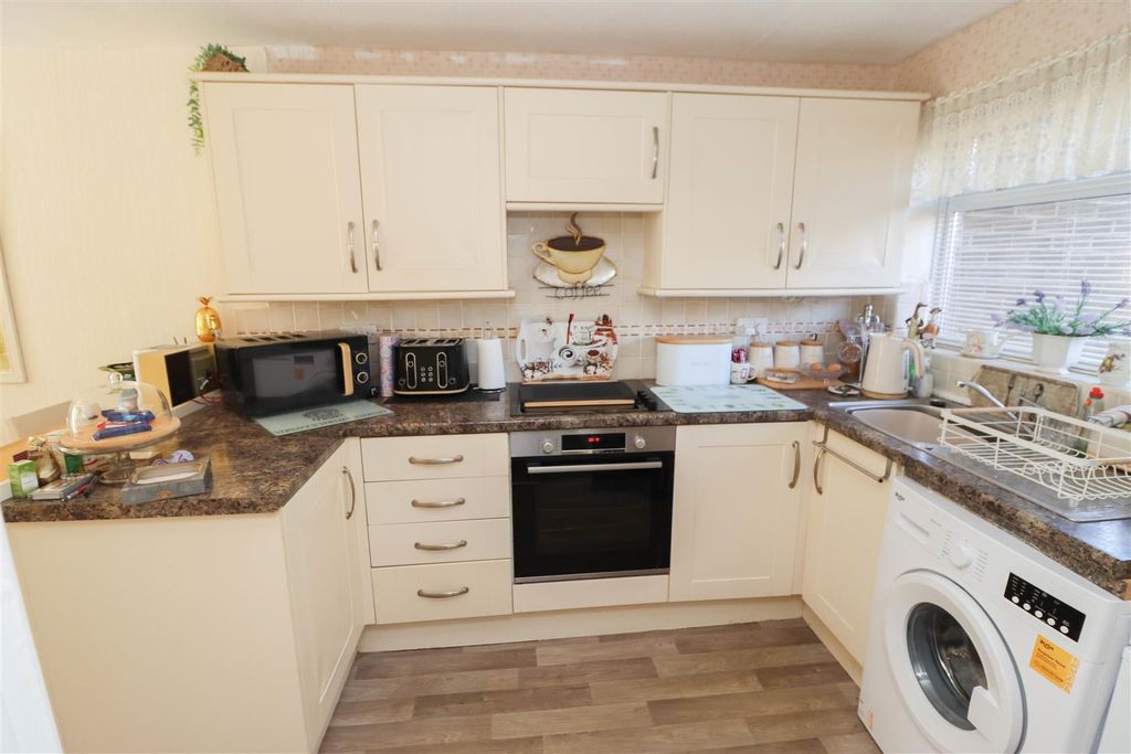 Property photo 3 of 13 Kitchen