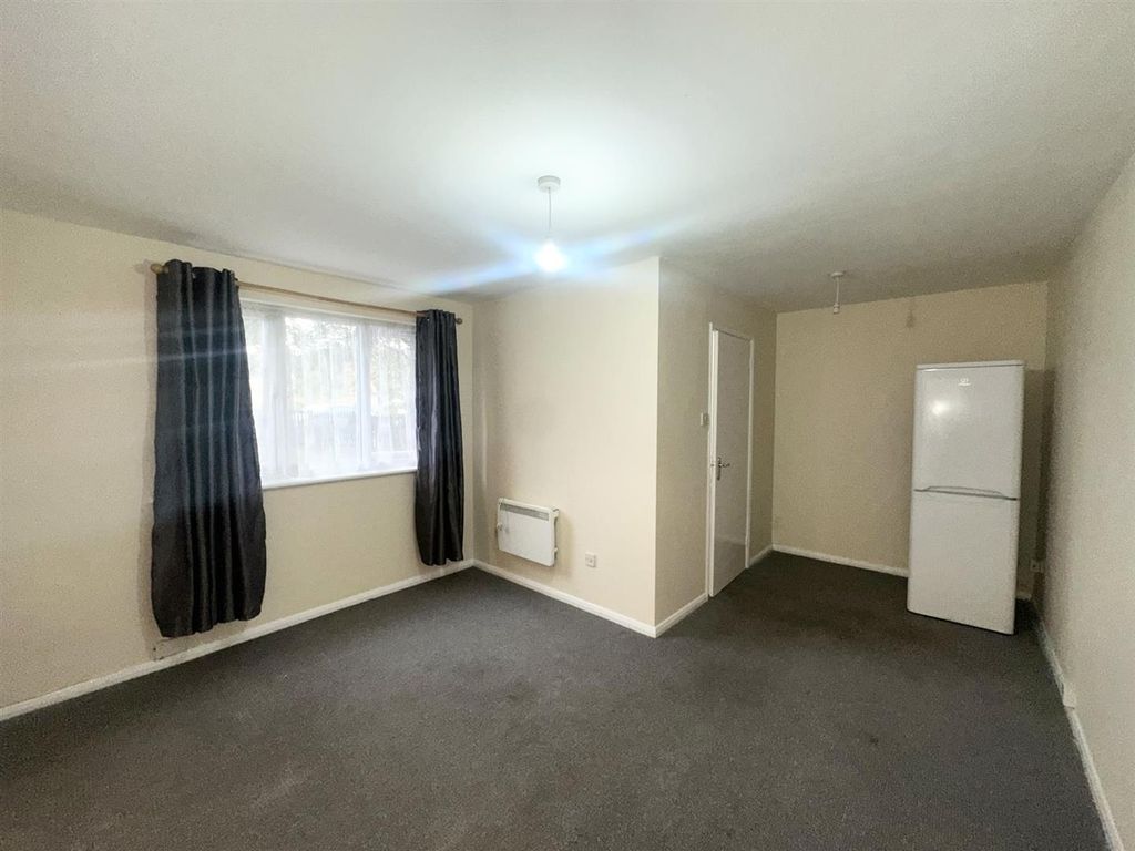 Property photo 2 of 6 Living 2.Jpg