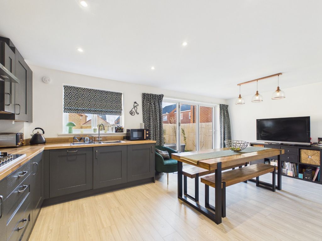 Property photo 3 of 20 4960088