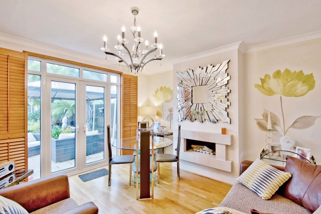 Property photo 3 of 16 Dining Room
