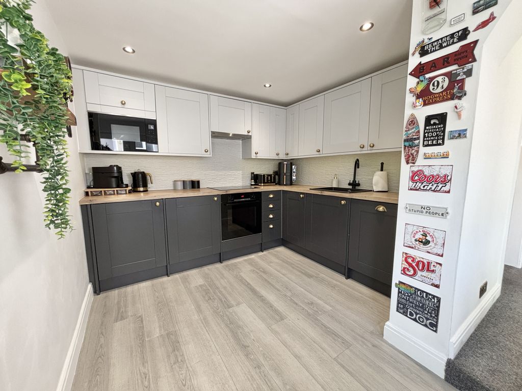 Property photo 2 of 34