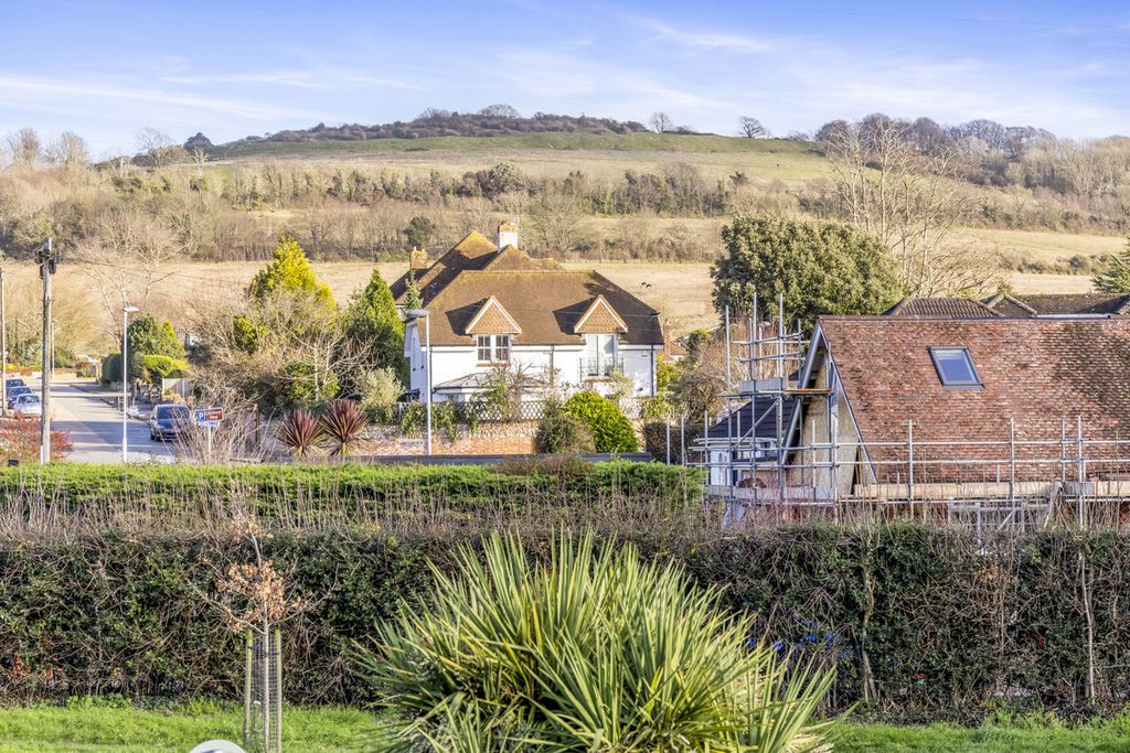 Property photo 2 of 23