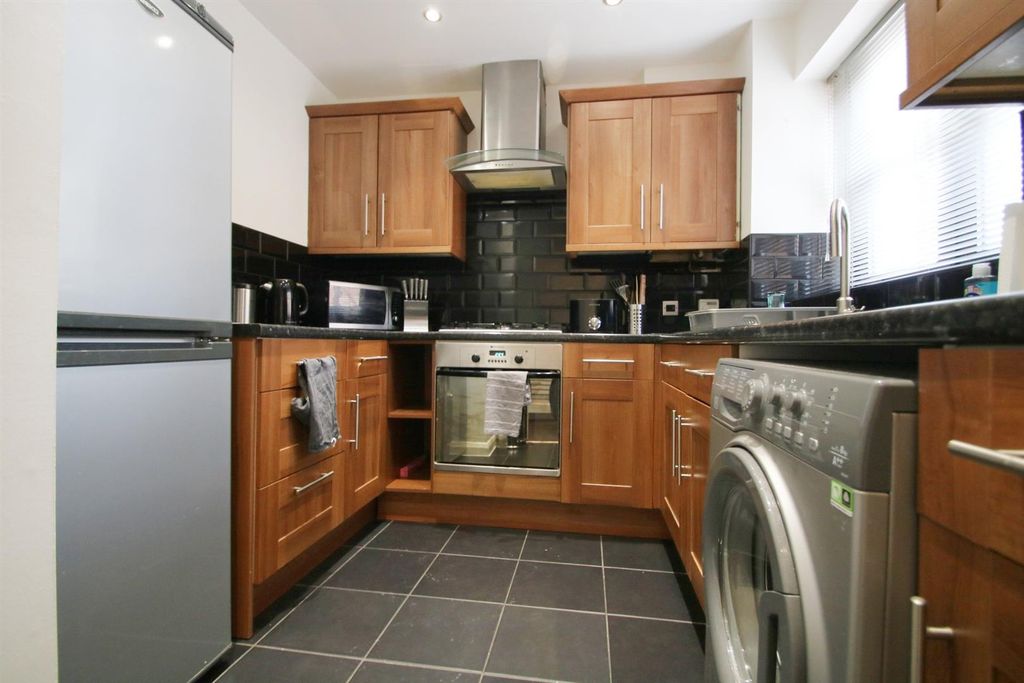 Property photo 3 of 7 Kitchen_Bright.Jpg