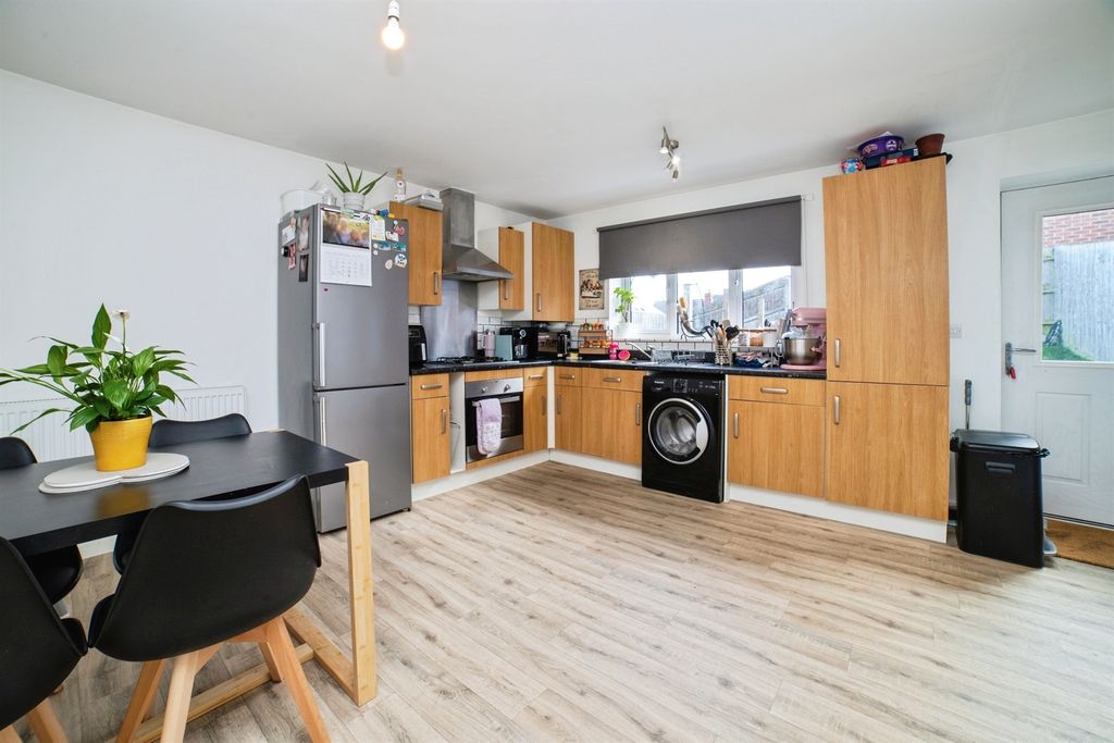 Property photo 2 of 20