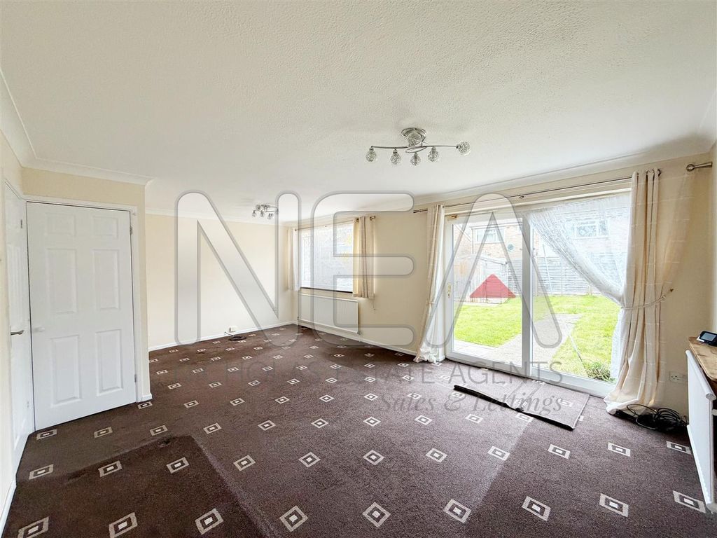 Property photo 3 of 16 Living Room