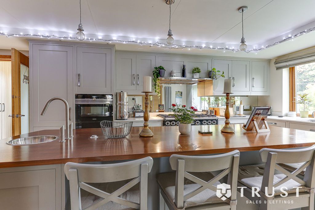 Property photo 3 of 38