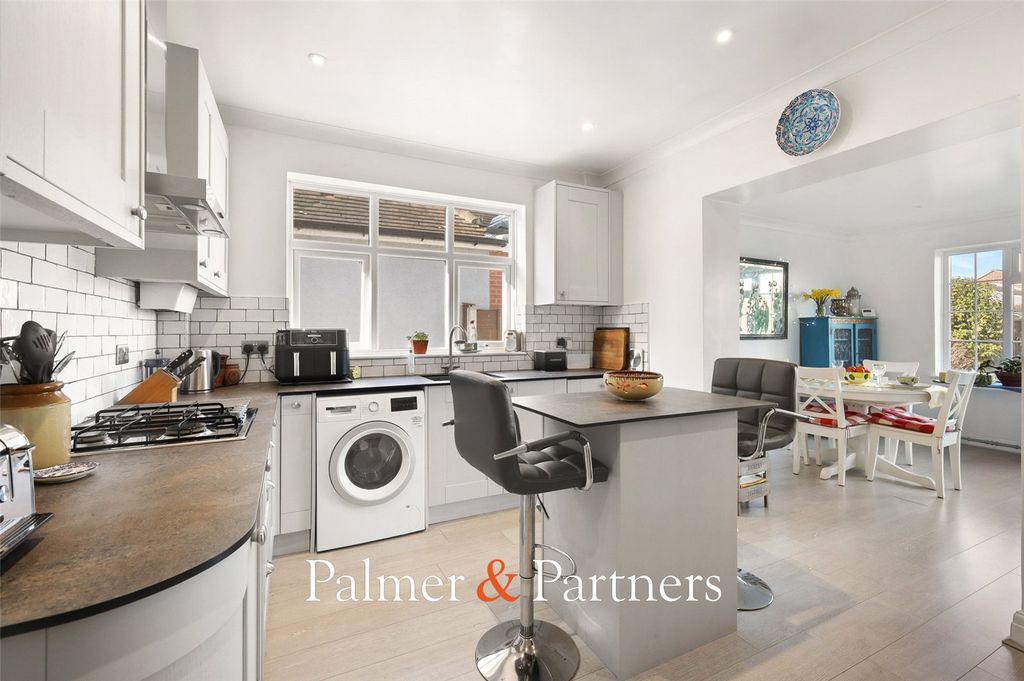 Property photo 2 of 21 Picture No. 14