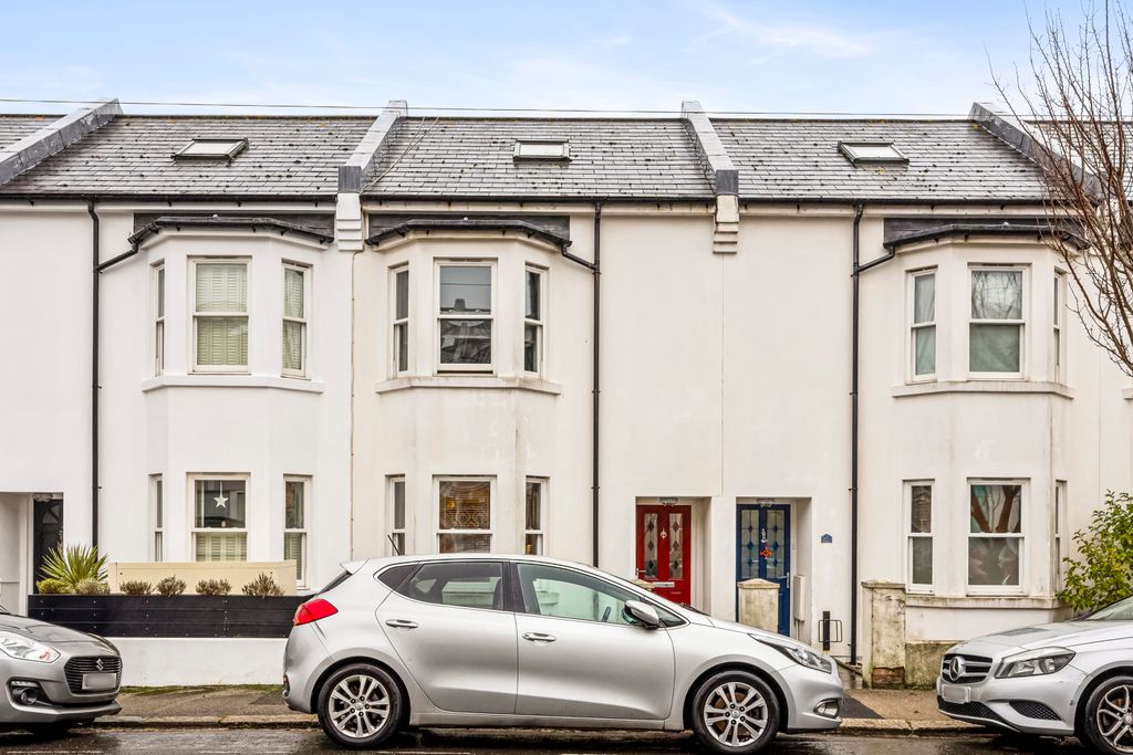 Property photo 1 of 18