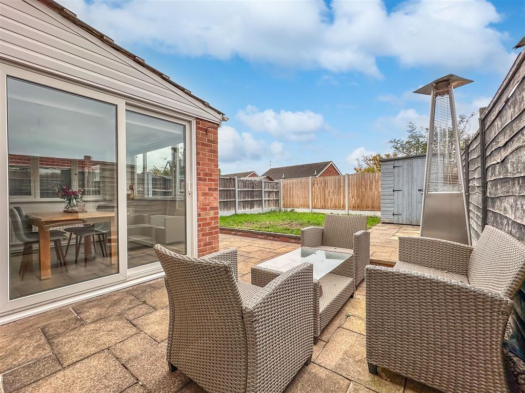 Property photo 3 of 23 South Facing Rear Garden 911