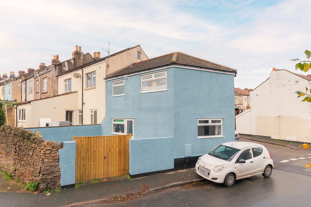 Property photo 2 of 27 8G4Asev - External F.Jpg