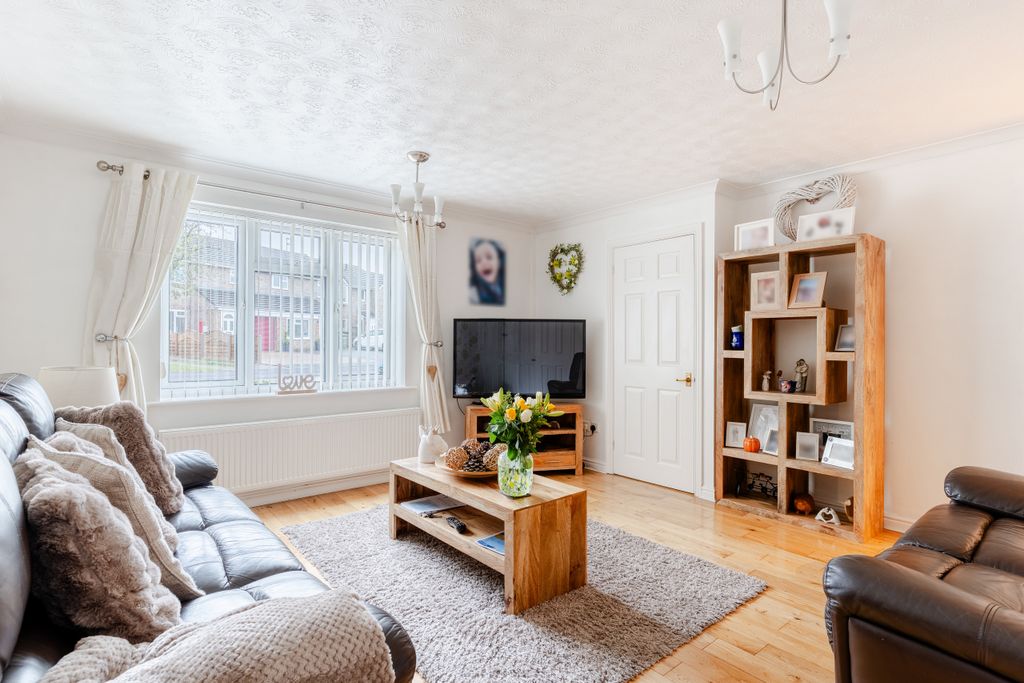 Property photo 3 of 13 A7400690-Hdr-10