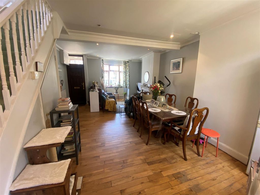 Property photo 3 of 9 S.Jpg