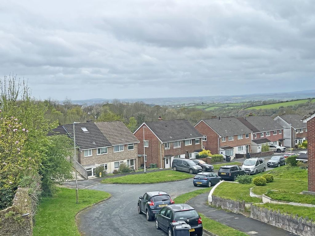 Property photo 2 of 23 Highclere Gardens 17 - View..Jpg