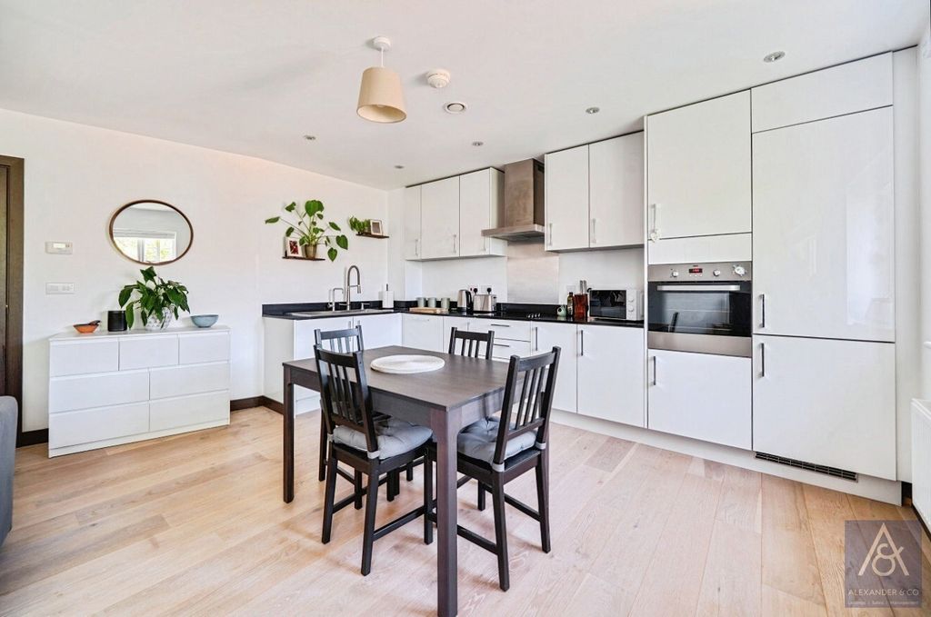 Property photo 3 of 16 Pbox-Img.Jpg