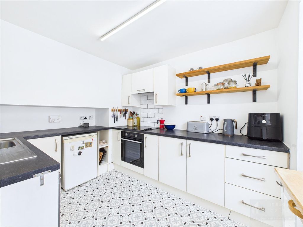 Property photo 3 of 24 Kitchen
