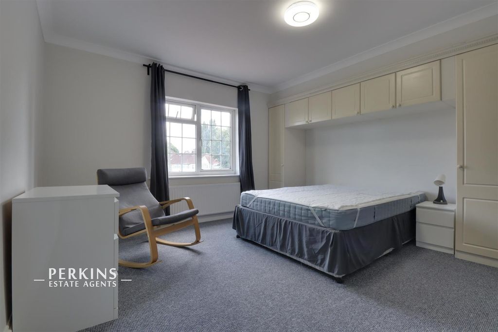 Property photo 1 of 6 Bed .Jpg