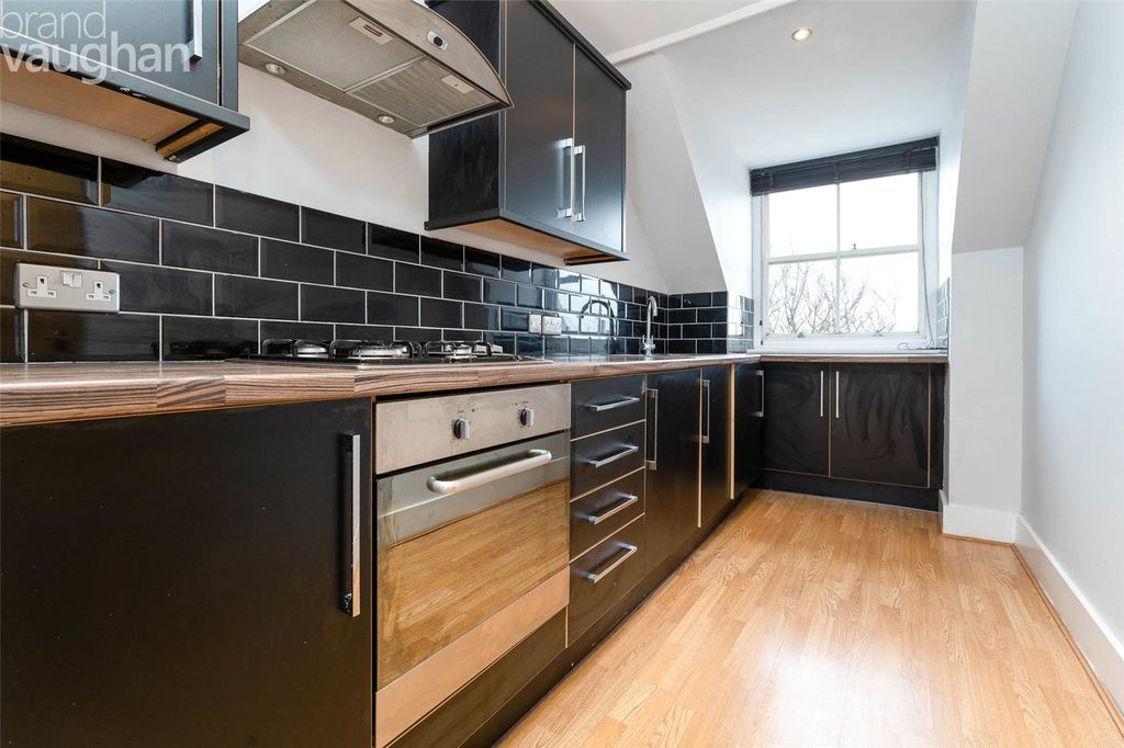 Property photo 2 of 7 Kitchen