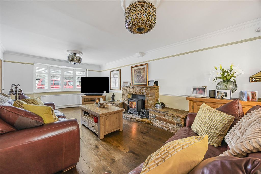 Property photo 3 of 34 Living Room