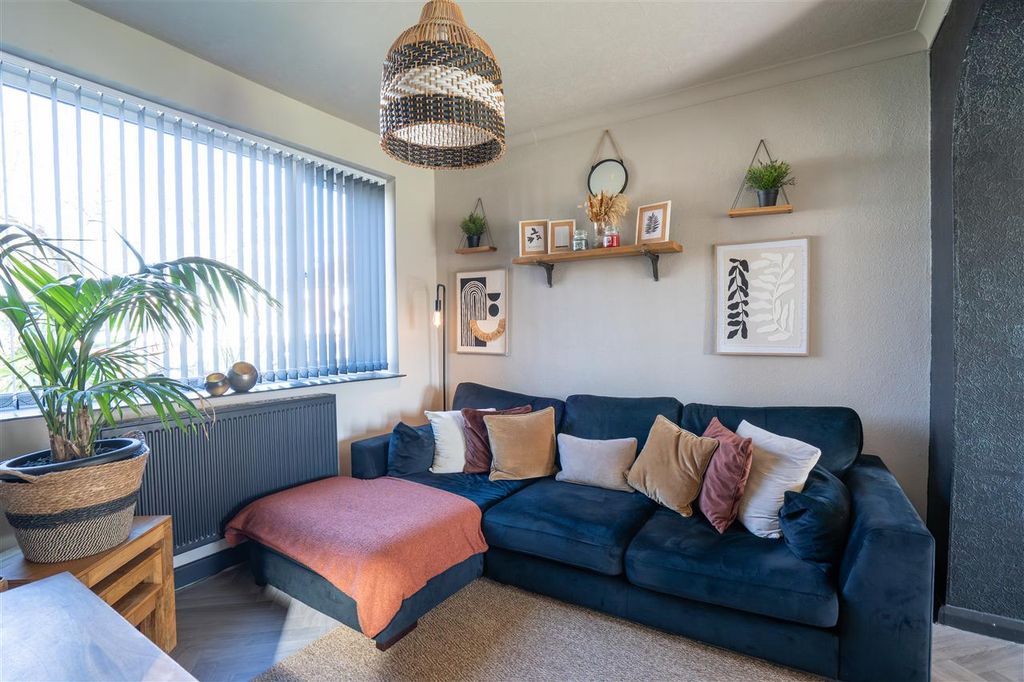 Property photo 3 of 20 Lounge Area