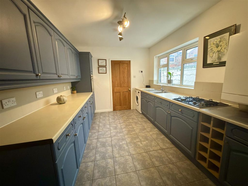 Property photo 3 of 15 Kitchen